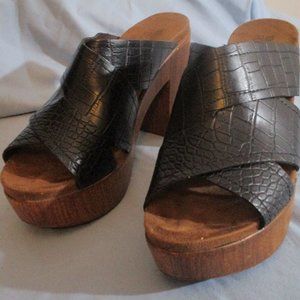 Used White Mountain Footbed shoes